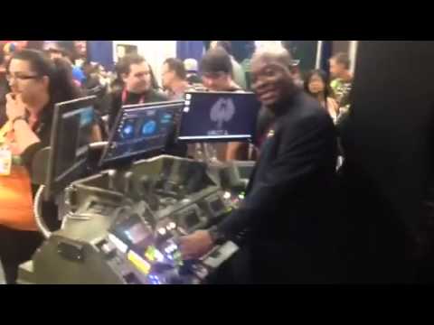 Pacific Rim Jaeger Control At San Diego Comic Con 2014