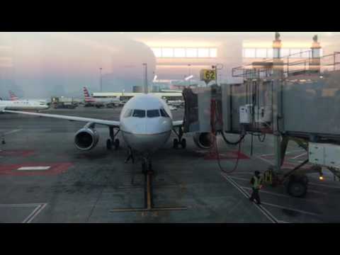 United Airlines Airbus A 320 At SFO Airport Gate 62