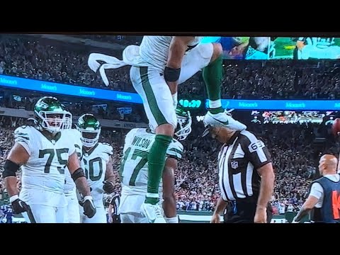 Nj Jets Wr Allan Lazard Leaps Over Wr Garrett Wilson After Wilson’s Td Catch To Tie Bills On Mnf – Vlog